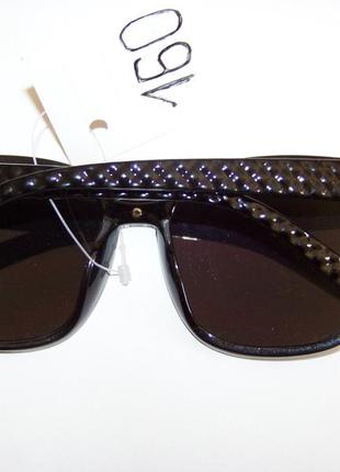Квадратные классические солнцезащитные черные очки с зеркальной серебряной линзой7 фото