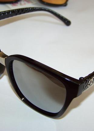 Квадратные классические солнцезащитные черные очки с зеркальной серебряной линзой3 фото