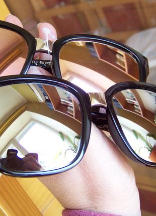 Квадратные классические солнцезащитные черные очки с зеркальной серебряной линзой6 фото