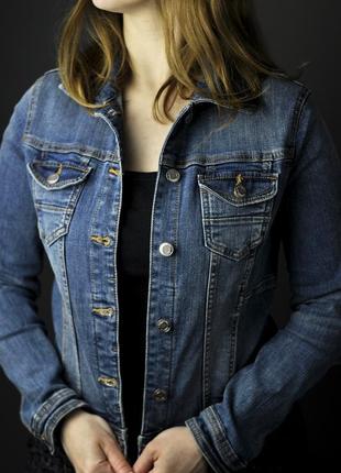 Крутая куртка с ручной росписью. женская джинсовка. крутой подарок.3 фото
