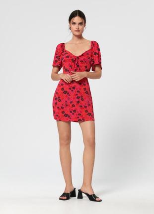 Мини-платье с завязкой красное короткое женское платье в цветы2 фото