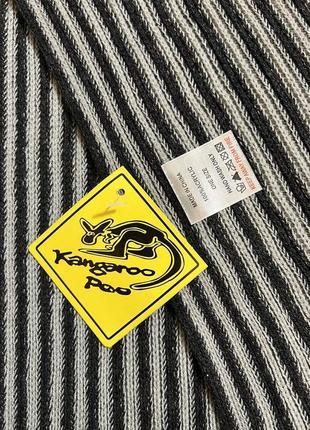 Очень красивый и стильный вязаный шарф в полоску.