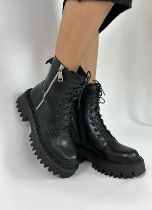 Женские черные ботинки с замочком3 фото