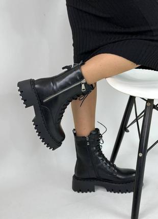 Женские черные ботинки с замочком6 фото