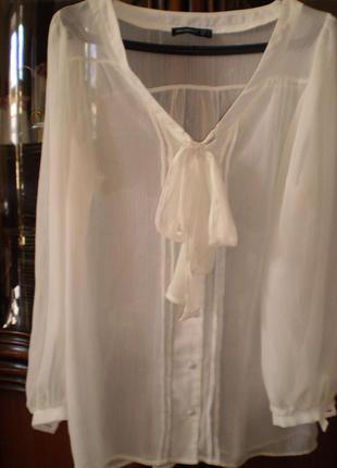 Белая блузка с бантом.1 фото