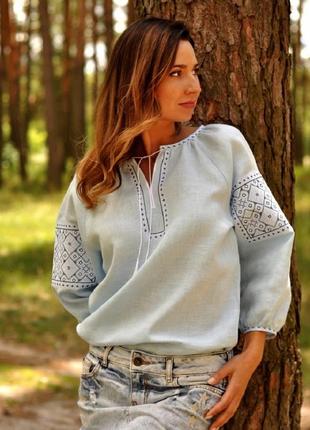 Блакитна жіноча вишиванка