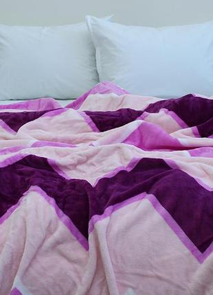 Плед покрывало 160*220 см с геометрическим рисунком из микрофибры.