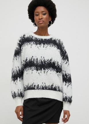 Шерстяной черно-белый свитер