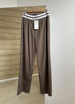 Классические брюки с актуальным поясом