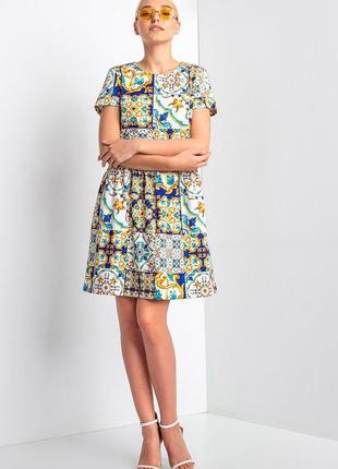 Трикотажне плаття з відрізний спідницею і короткими рукавами4 фото