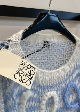 Жіночий блакитний мохеровий вовняний светр у стилі loewe anagram вільного крою та вишивкою4 фото