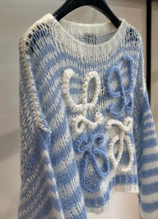 Жіночий блакитний мохеровий вовняний светр у стилі loewe anagram вільного крою та вишивкою2 фото
