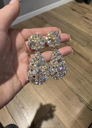 Красивые серьги с камушками праздничные новые