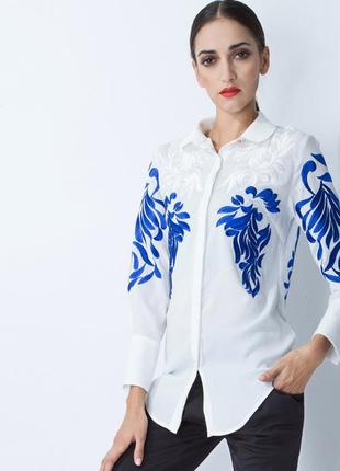 Белая рубашка блуза с цветочной вышивкой белой синей дизайнерская длинная блузка с нашивками