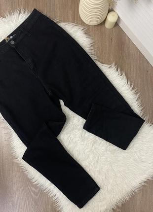 Чорні джинси скіні