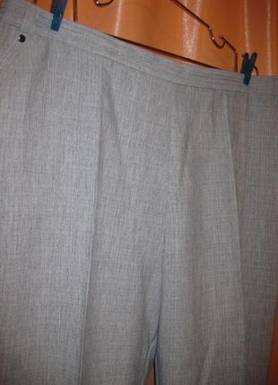 Легкі сірі світлі офісні строгі ділові з кишенями штани брюки на резинці дуже великий розмір 22uk2 фото
