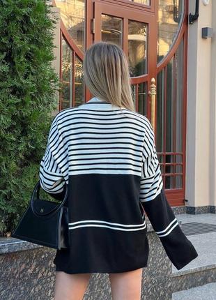 Жіночий смугастий оверсайз светр стильний в смужку2 фото