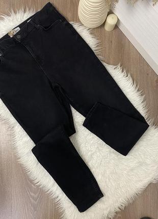 Чорні джинси