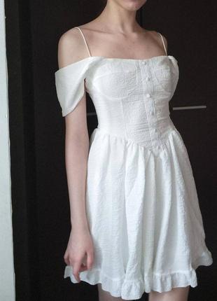 Белое нежное платье принцессы