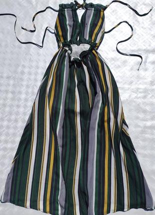 Стильное длинное платье в полоску с открытой спиной5 фото