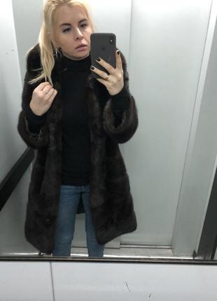 Норкова шуба шоколадного кольору