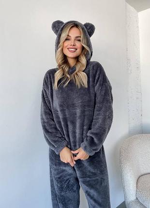 Костюм
