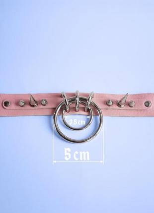 Знижка рожевий неформальний чокер з шипами та кільцями розовый чокер с металлическими кольцами на скобах и шипами скидка2 фото