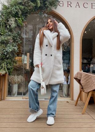 Пальто женское из меха оверсайз теплое на пуговицах с карманами качественное стильное трендовое белое6 фото