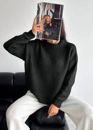 Теплый женский однотонный свитер базовый