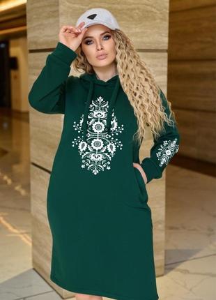 Платье теплое с вышивкой спортивного стиля женское до 60 размера