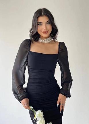 Вишукана сукня з довгими рукавами вільного крою