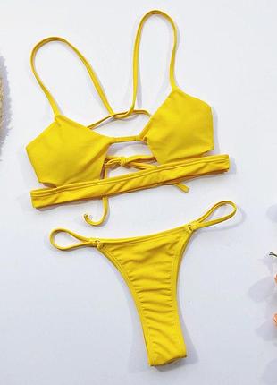 Купальник з вирізом