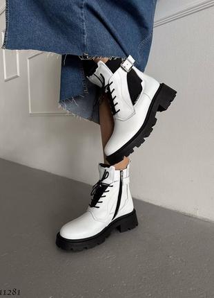 Білі з чорним натуральні шкіряні зимові черевики на шнурках шнурівці товстій чорній підошві шкіра зима4 фото