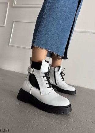 Білі з чорним натуральні шкіряні зимові черевики на шнурках шнурівці товстій чорній підошві шкіра зима8 фото