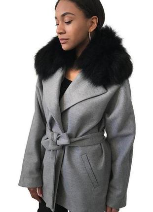 Серое укороченное пальто с воротником из натурального меха лисы 48 ro-270093 фото