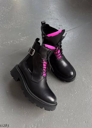 Чорні натуральні шкіряні зимові черевики на шнурках шнурівці товстій підошві з ремінцем пряжкою резинкою шкіра зима фуксія9 фото