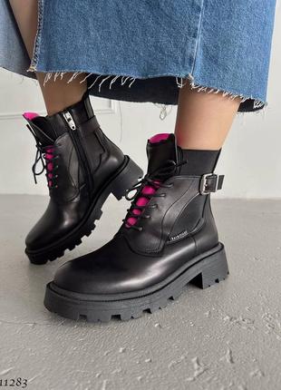 Чорні натуральні шкіряні зимові черевики на шнурках шнурівці товстій підошві з ремінцем пряжкою резинкою шкіра зима фуксія2 фото