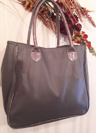 Серая стильная сумка от camomilla italia, вместительная и функциональная!3 фото