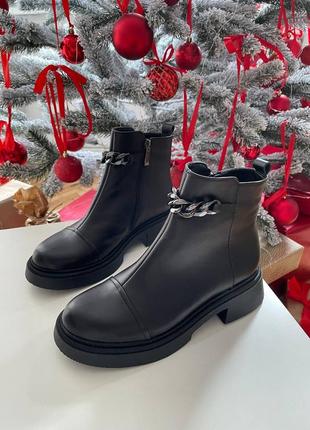 Чорні зимові черевички з натуральної шкіри з цепочкою