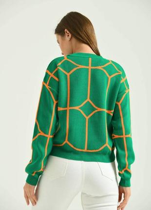 Зеленый свитер с принтом3 фото