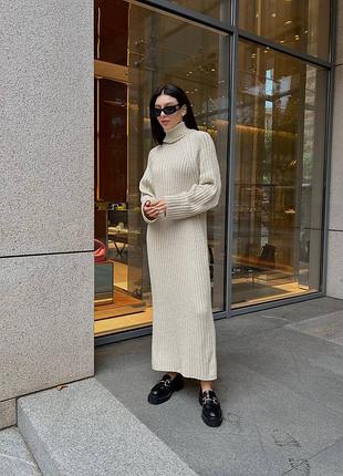 Базова бежева тепла сукня міді