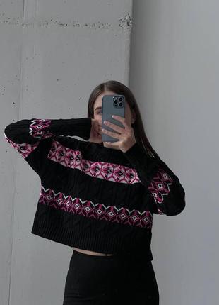 Укороченный женский вязаный свитер косичка с узором3 фото