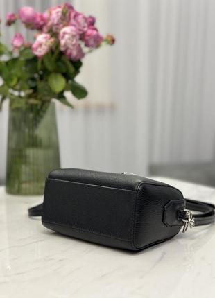 Чорна шкіряна кросбоді сумочка dkny elise leather mini box crossbody5 фото