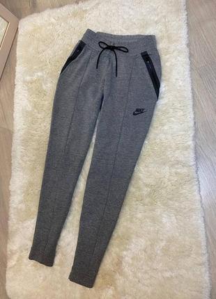 Спортивные штаны женские nike tech fleece2 фото