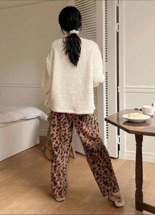Пижама женская теплая молочная молочная оверсайз кофта штаны свободного кроя с леопардовым принтом качественная стильная4 фото