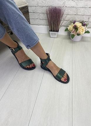 Кожаные сандалии босоножки зелёные