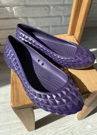 Кроксы crocs w7