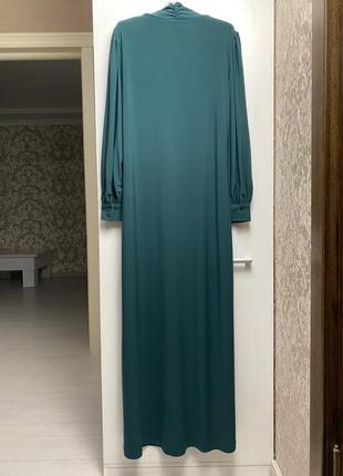 Непревзойденное длинное платье из трикотажа и длинным рукавом, изумрудный цвет9 фото