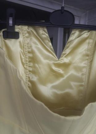Стильное корсетное платье-бандо ярко-жёлтого цвета8 фото