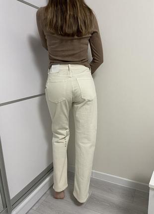 Молочные прямые джинсы с высокой талией9 фото